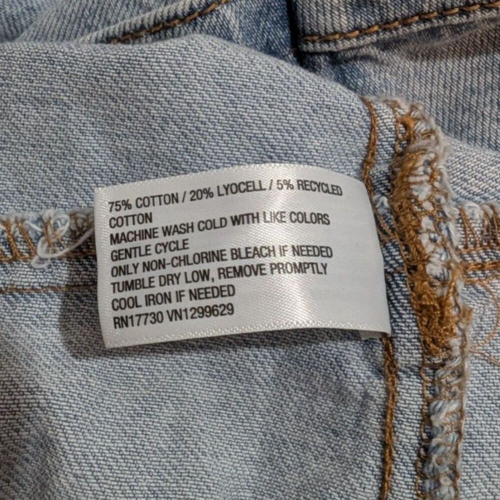 Ava & Viv Women's Denim Vest Light Wash Size 1X - Picture 6 of 7